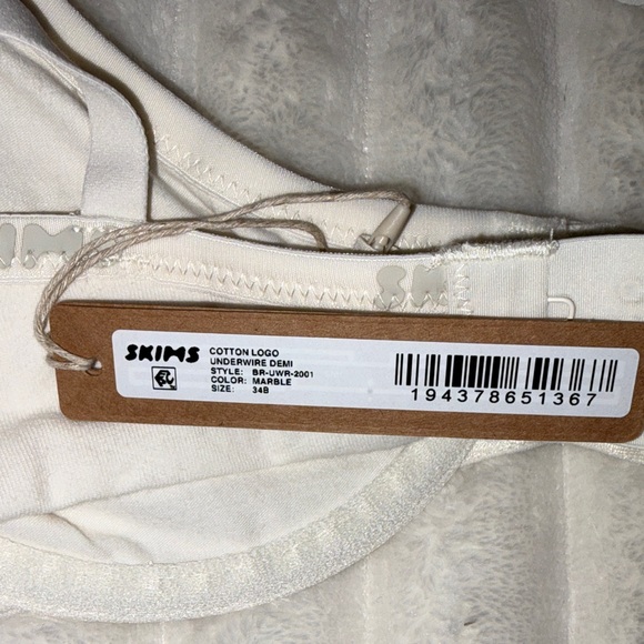 SKIMS Cream Underwire Bra - Picture 3 of 3